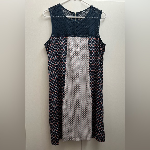 Sleeveless color-block dress - Picture 2 of 12